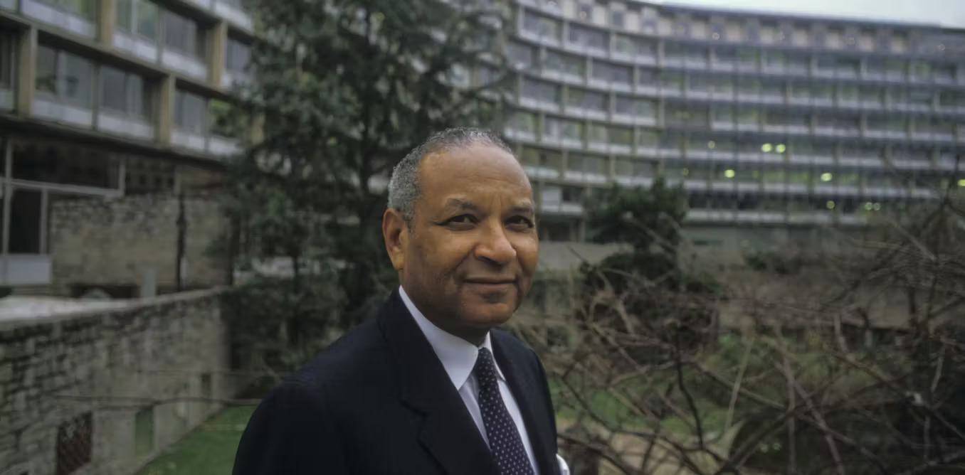 Amadou Makhtar Mbow a été le premier directeur général africain d'une organisation onusienne. En 1974, il a été élu à la tête de l'Unesco qu'il quittera en 1987.