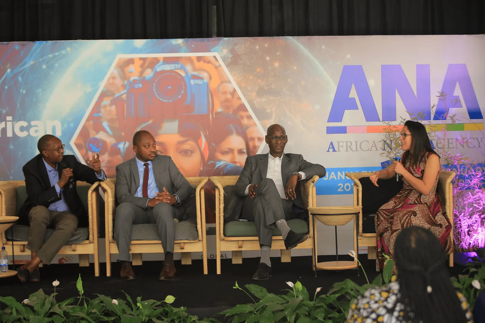 Dounia Ben Mohamed avec Eugène K. Nyagahene (TV10 Rwanda), Patrick Bofunda (TV5 Monde), Mohamadou Diallo (CIO Mag) le 10 janvier à au Norssken House Kigali lors du 10e anniversaire d'Africa News Agency.