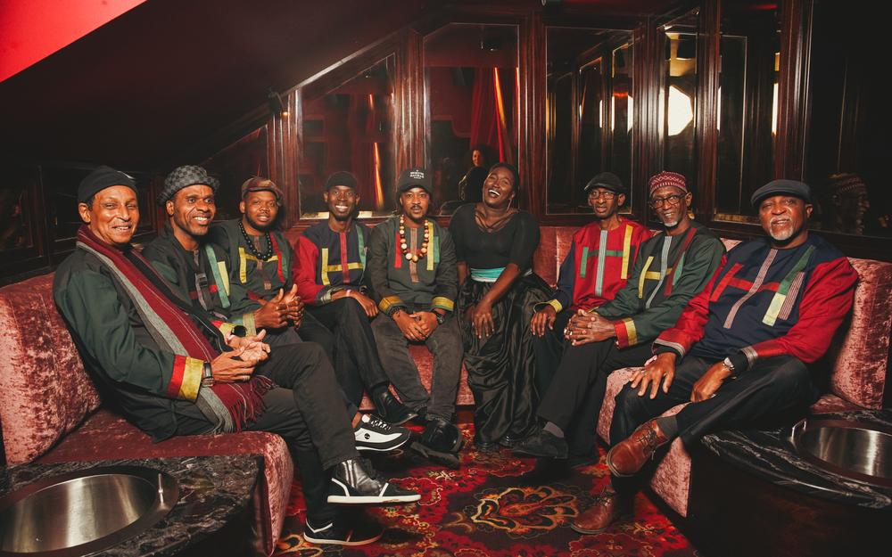 L'Orchestra Baobab dans sa composition actuelle de 2025. 