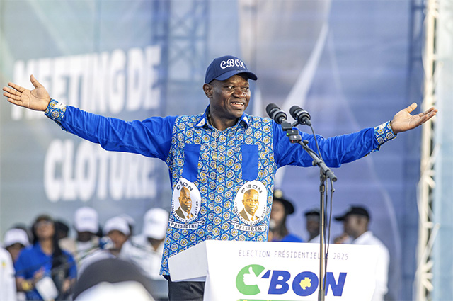 Après avoir dirigé la transition, Brice Clotaire Oligui Nguema est candidat appuyé par une coalition diverse. 