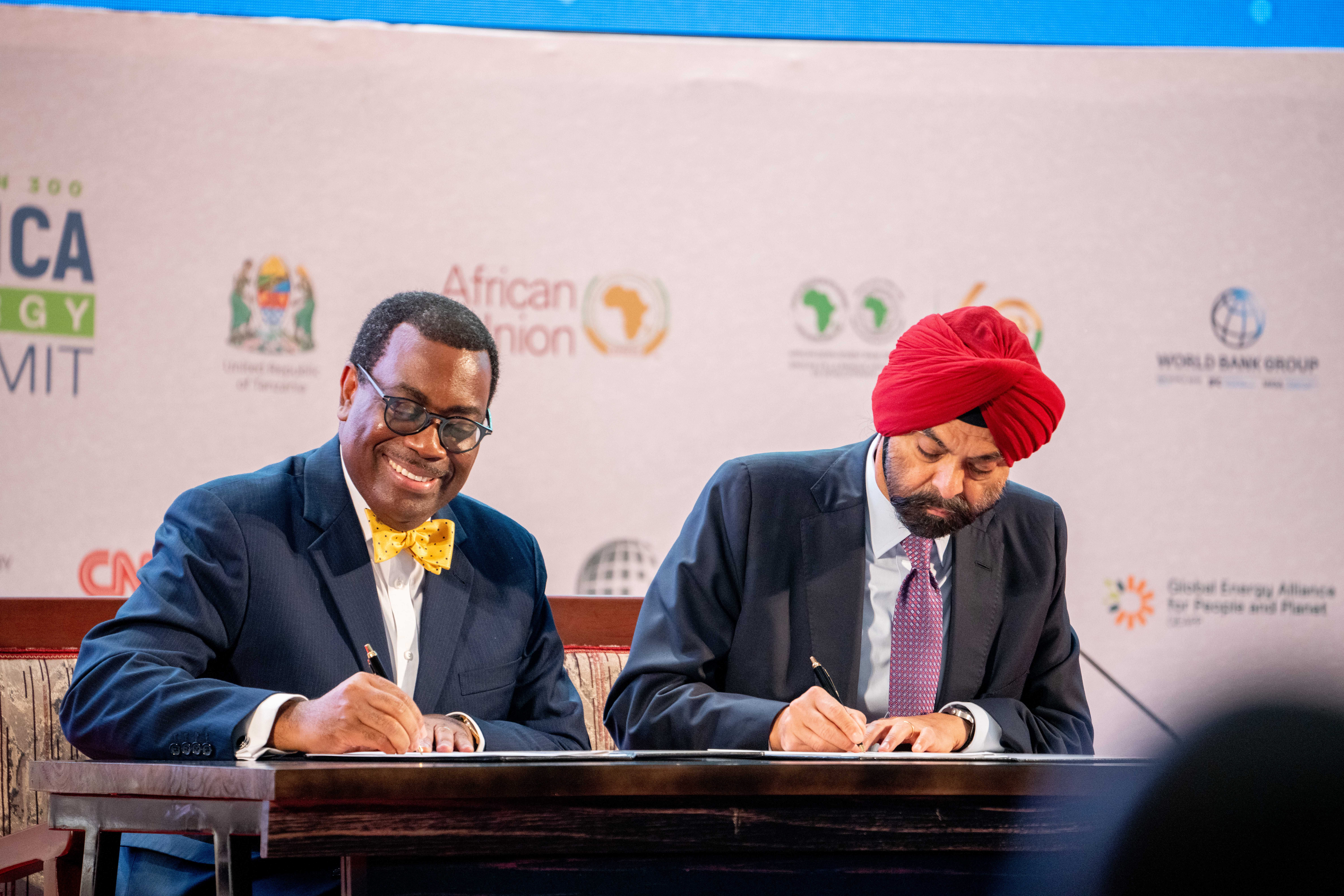 Akinwumi Adesina, président de la Banque africaine de développement, et Ajay Banga, président de la Banque mondiale.