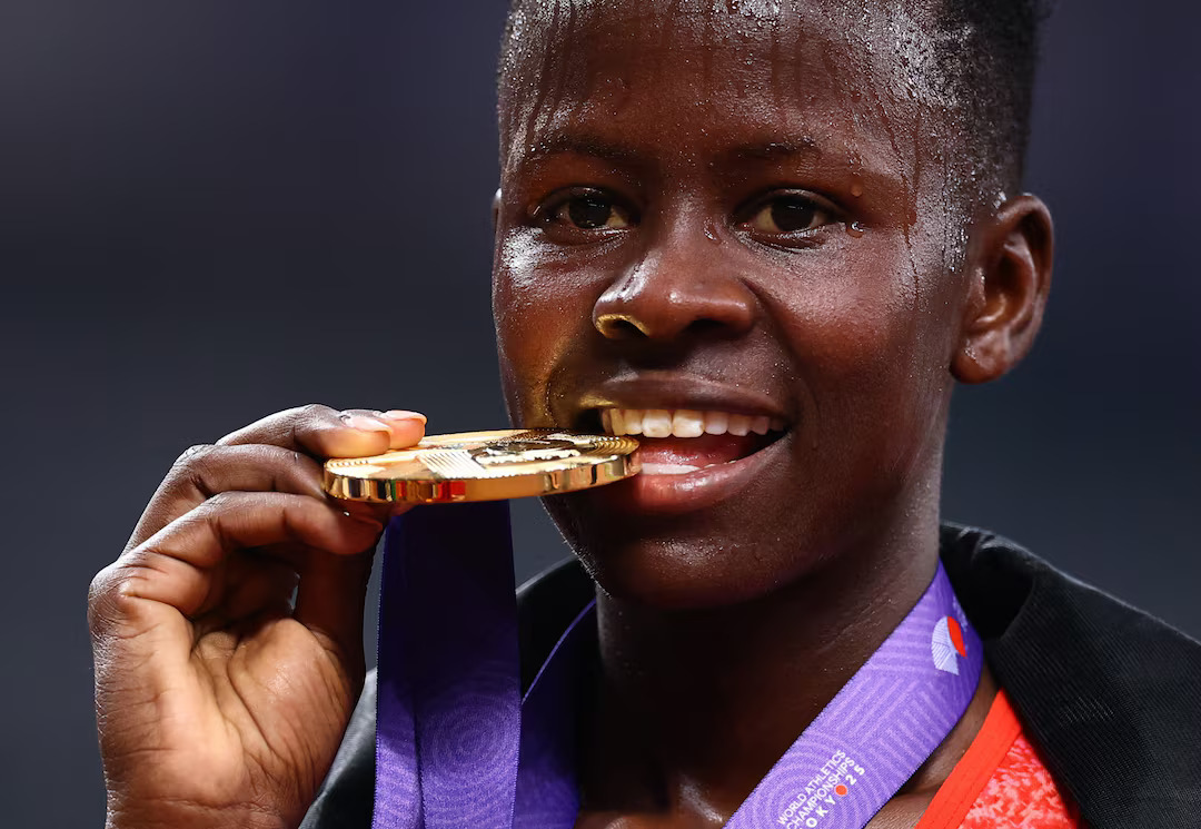 Faith Cherotich s'est rappelé les mots de son entraîneur et a suivi les meilleures pour finalement s'imposer. 