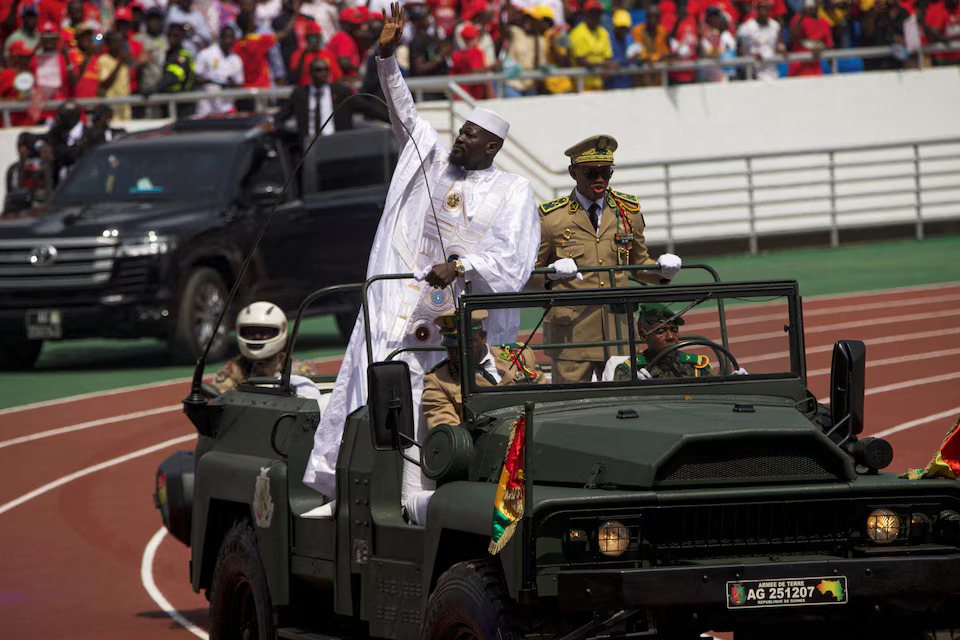 A la tête de la Guinée depuis son coup d'Etat perpétré contre Alpha Condé, Mamady Doumbia a gagné la présidentielle de décembre dernier qui lui permet de rester au pouvoir encore sept ans. Le partis dissous