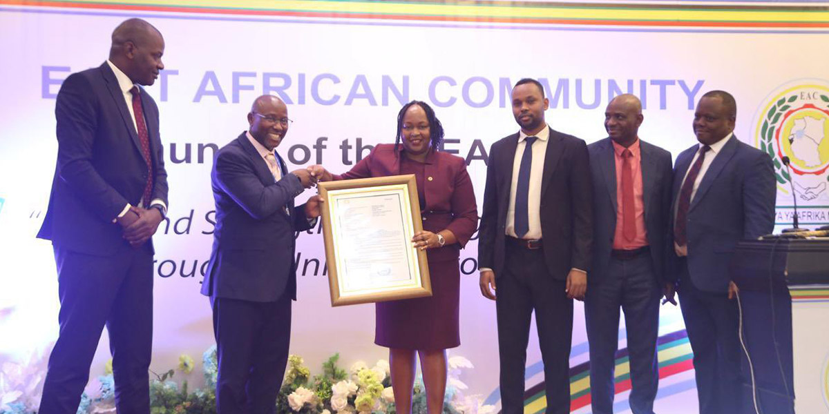 A Kampala, capitale de l'Ouganda, la Communauté de l'Afrique de l'Est s'est donné un instrument pour faciliter la circulation des marchandises et la collecte des droits de douane : l'EACBond.
