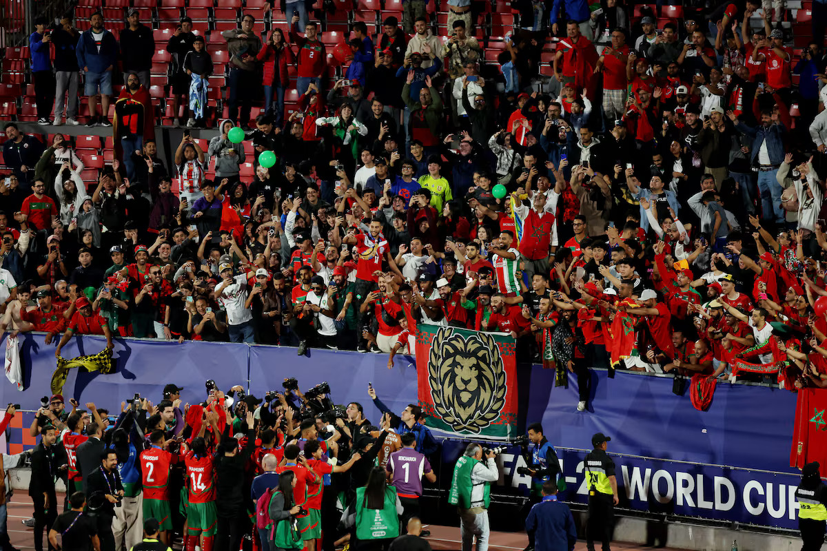 Dans le public qui a assisté à la victoire des Lionceaux de l'Atlas, beaucoup de supporters marocains avec lesquels les joueurs ont communié après leur victoire.&nbsp;