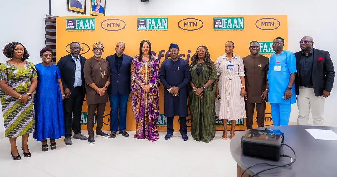 Les représentants de MTN Nigeria et de l'Autorité fédérale des aéroports du Nigeria (FAAN) lors de l'inauguration du Wi-Fi gratuit à l'aéroport international Murtala Mohamed de Lagos.
