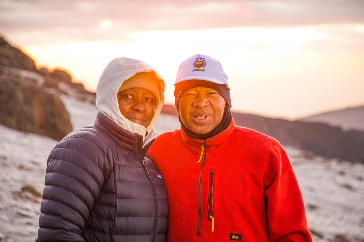 Philippe et Marie Madeleine Lo Diara fiers d’avoir bravé l’ascension du Kilimandjaro.&nbsp;© DR