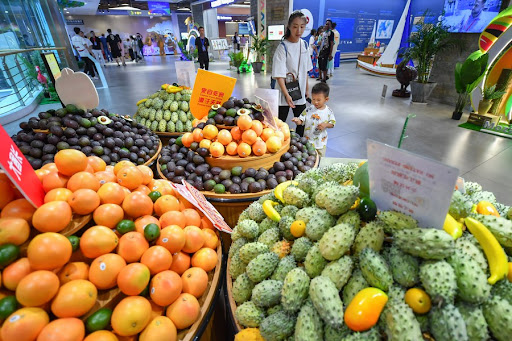 Des fruits d'Afrique à l'étalage au Parc de la coopération économique et commerciale entre la Chine et l'Afrique, à Changsha, dans le Hunan - Chen Zeguo