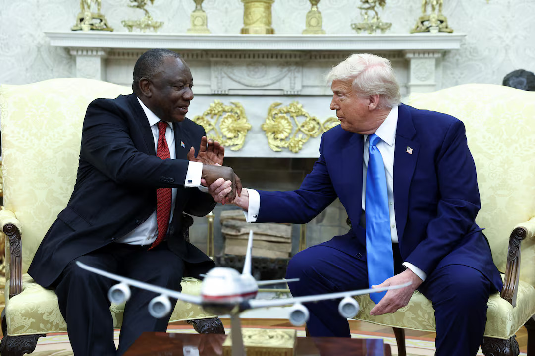 Alors que le président américain insistait sur "le génocide des Blancs" et les "expropriations" les concernanr, Ramaphosa a opposé des dénégations fermes explicitant la situation d'insécurité généralisée en Afrique du Sud et la réalité juridique à propos des terres.