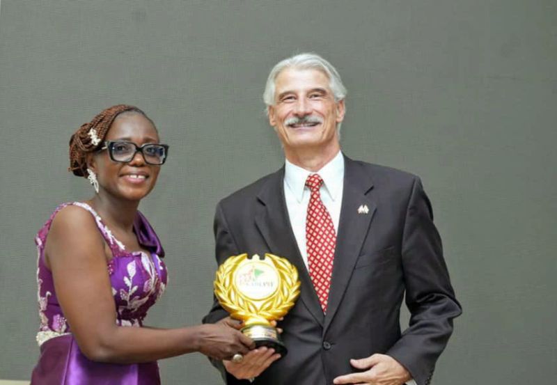 Jocelyne Mango-Lorng, commissaire générale du SADIAAF, avec le conseiller Michel Lacourcière représentant de l'ambassadeur du Canada, Anderson Blanc. 