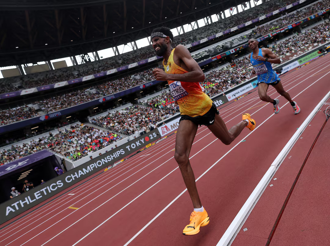 L'Allemand Amanal Petros devant le Tanzanien Alphonse Felix Simbu : l'épilogue d'un marathon qui va se terminer à la photo-finish et avec le titre au coureur tanzanien pour trois centièmes. 
