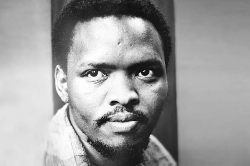 Fondateur du Mouvement de la Conscience noire, Steve Biko a été assassinée le 12 septembre 1977. 