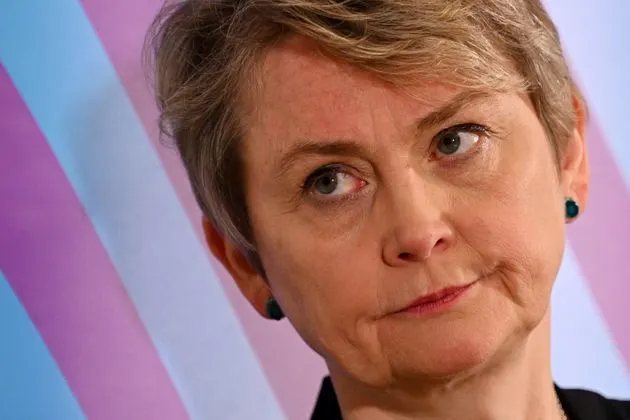 Pour la ministre de l'intérieur britannique, Yvette Cooper, l'accord d'asile a déjà coûté 890 millions de dollars aux contribuables britanniques. - DR